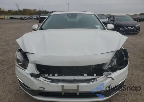 2017 Volvo S60 Platinum z USA, uszkodzony, nr VIN LYV402TM3HB141168